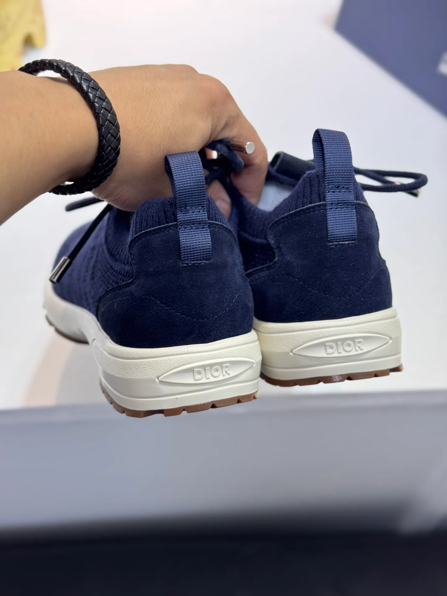 Men's shoes💰400【New style】🎠🎠Dior🔍Top purchasing agent🇮🇹 Di The new super-popular sneakers from the popular sneakers are synchronized with the new counters. The uppers are made of flying woven fabrics, and the logo logo on the tongue is perfectly reproduced with complex craftsmanship that is a must-have for fashionistas. The soles: the original soles are specially provided by the original factory, and the exclusive molded soles are super comfortable. The original factory orders, 🔍🔍multiple colors are available, you can go in and out of the counter at will, welcome to compare, a must-have for fashionable men. Code number: 38-44 (45 customized